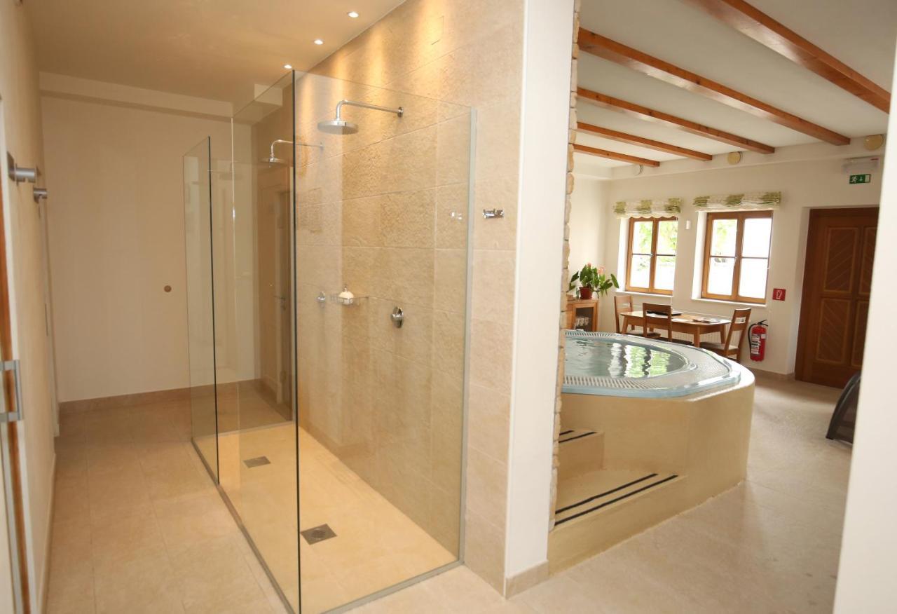 Apartments Vrdjan Cerknica Ngoại thất bức ảnh